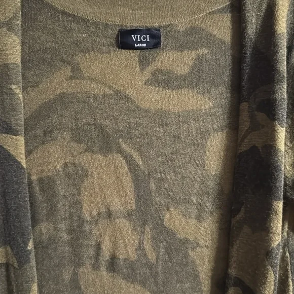 VICI don’t blend in Camo Cardigan - Picture 3 of 8